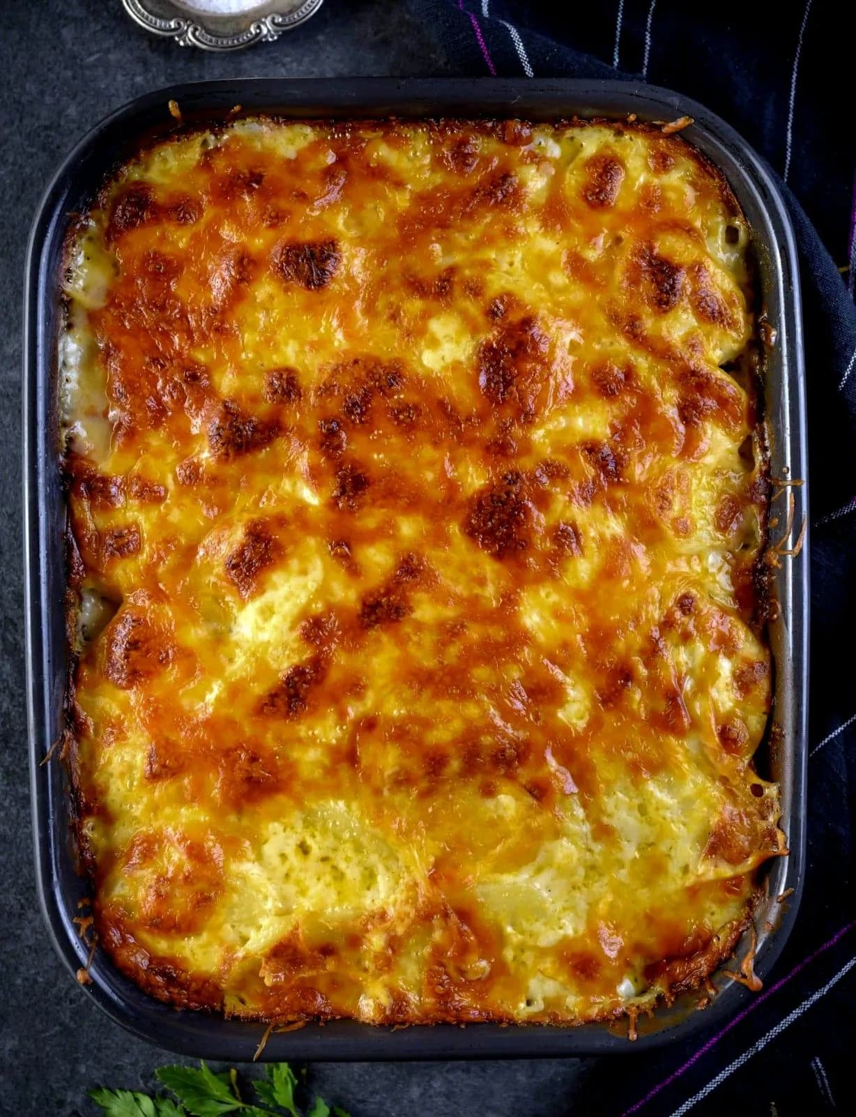 Titelbild für Potatoes And Sausage Au Gratin