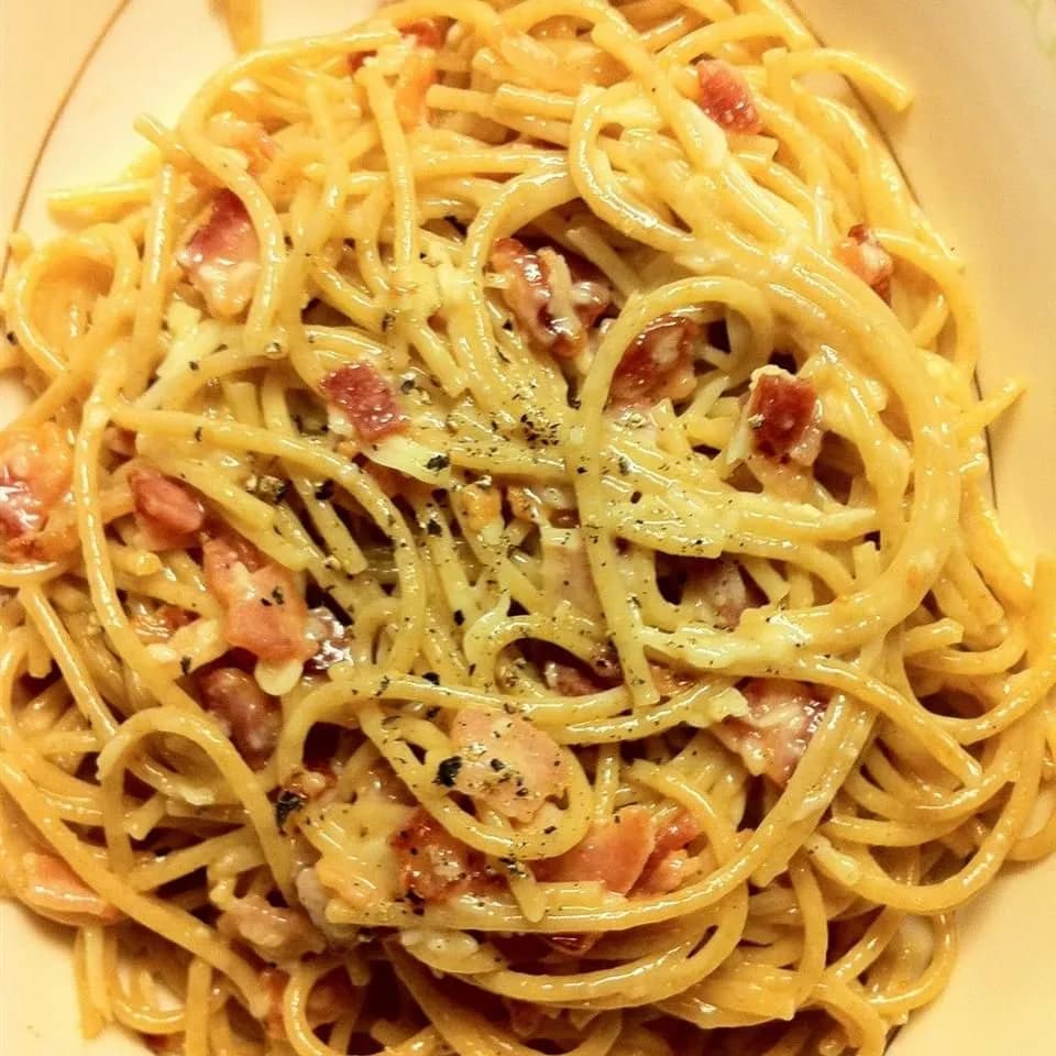 Titelbild für Italian Carbonara Flavored With Bacon Bits