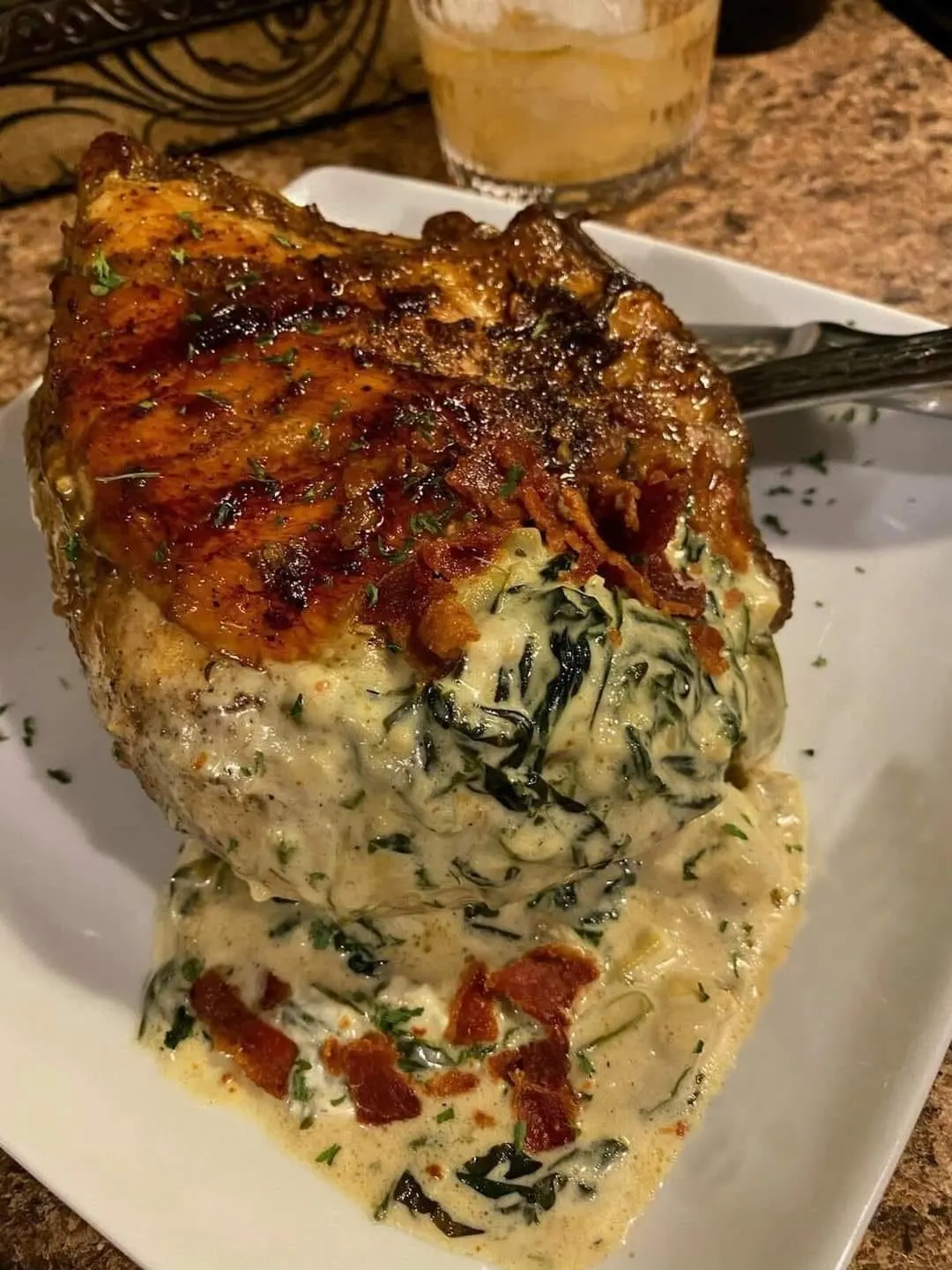 Titelbild fΓΌr Chicken Breast Stuffed With Hot Bacon, Spinach