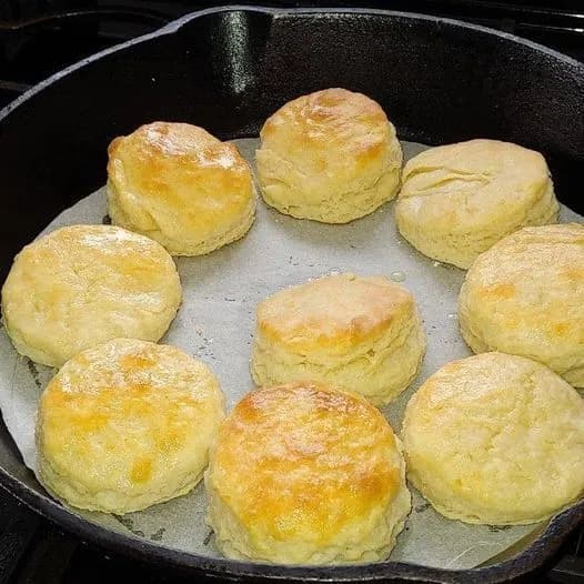 Titelbild für Authentic Buttermilk Biscuits