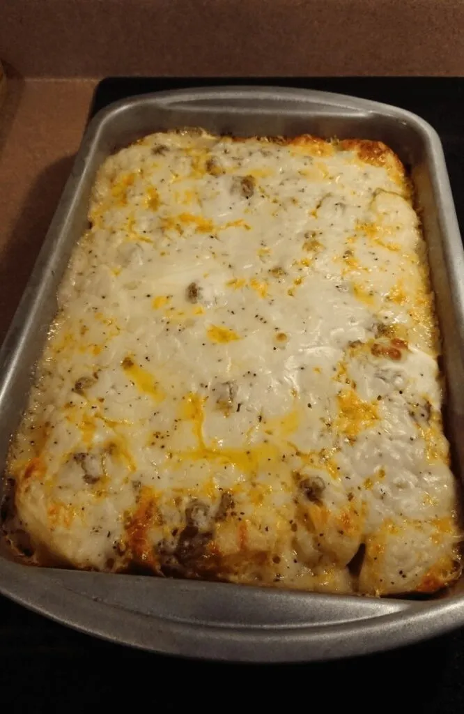 Titelbild für Biscuits and Gravy Casserole