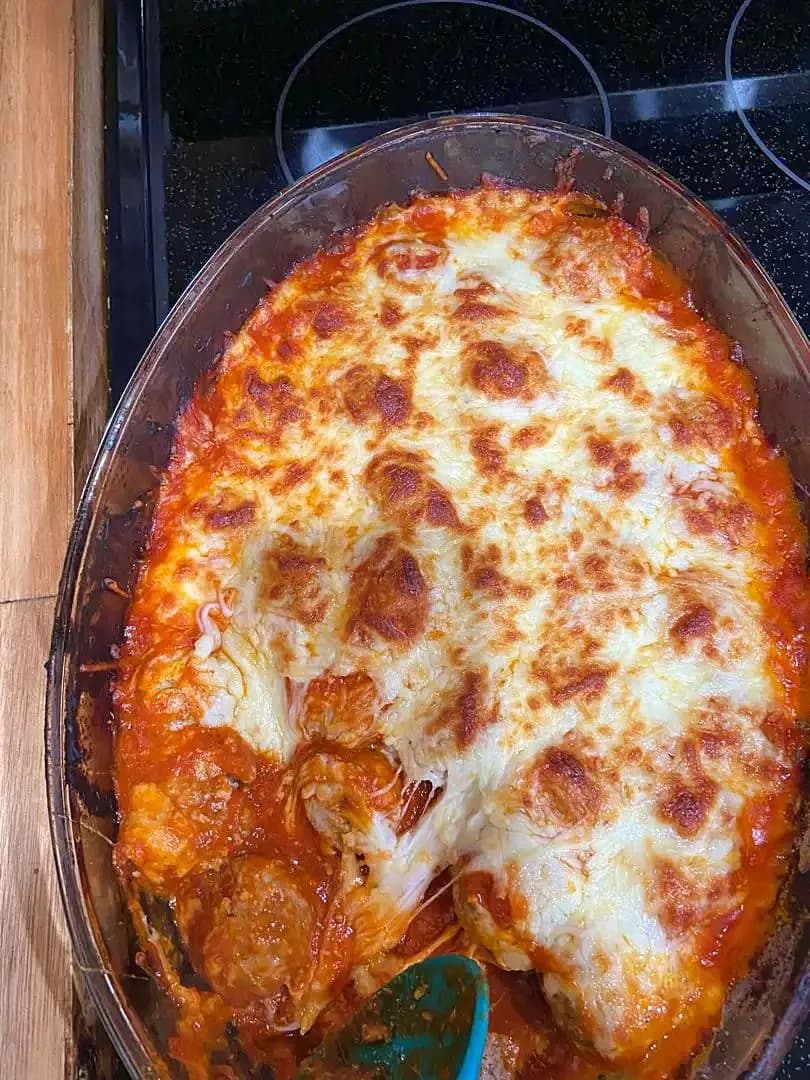 Titelbild für Cheesy Meatballs Casserole