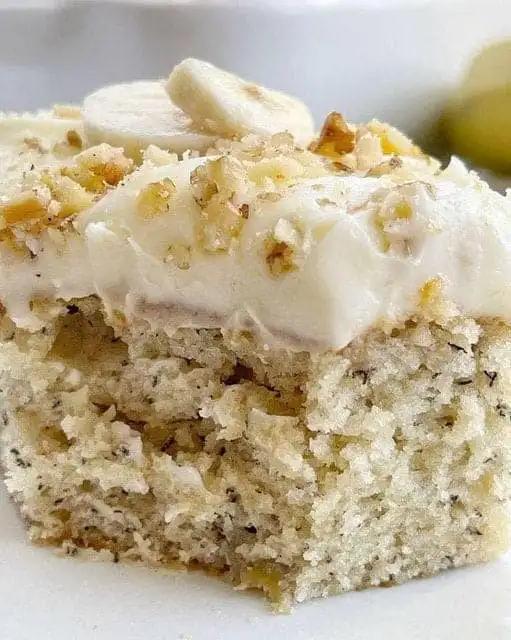 Titelbild für Banana Bread Cake with Cream Cheese Frosting!!