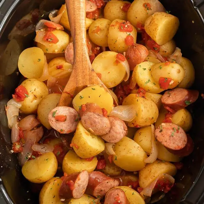 Titelbild für CROCKPOT SAUSAGE AND POTATOES