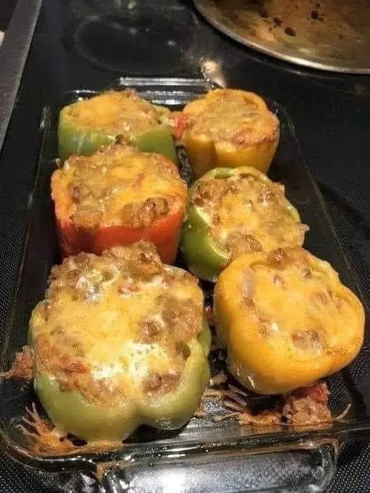 Titelbild für STUFFED BELL PEPPERS