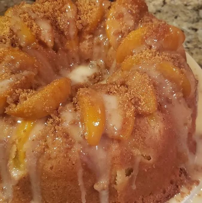 Titelbild für Peach Cobbler Pound Cake