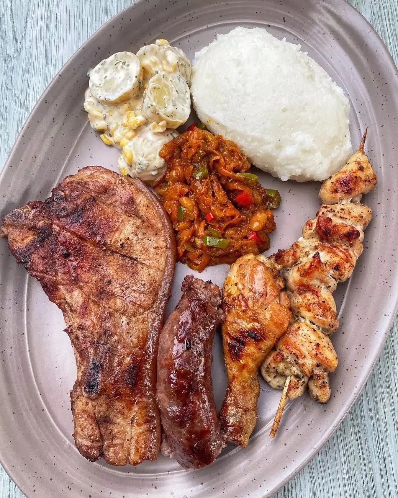 Titelbild für Perfect barbeque lamb chops and creamy brocolli salad